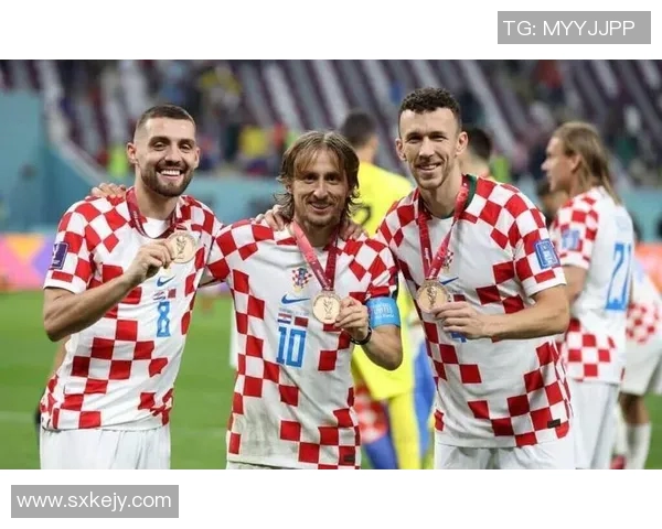 足球场上的魅力与风采帅气足球明星的闪耀瞬间与精彩瞬间