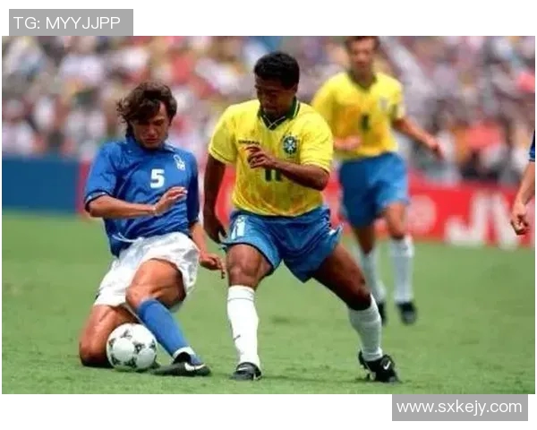 足球明星感人瞬间照片集锦展现他们背后的故事与情感 足球明星感人瞬间照片集锦展现他们背后的故事与情感