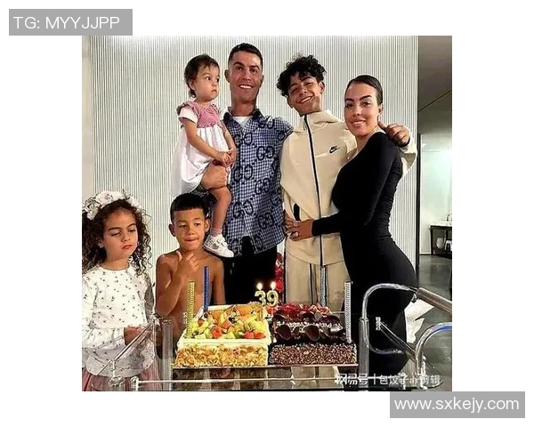 足球明星温馨瞬间抱娃高清图片展现亲子情深与运动魅力 足球明星温馨瞬间抱娃高清图片展现亲子情深与运动魅力